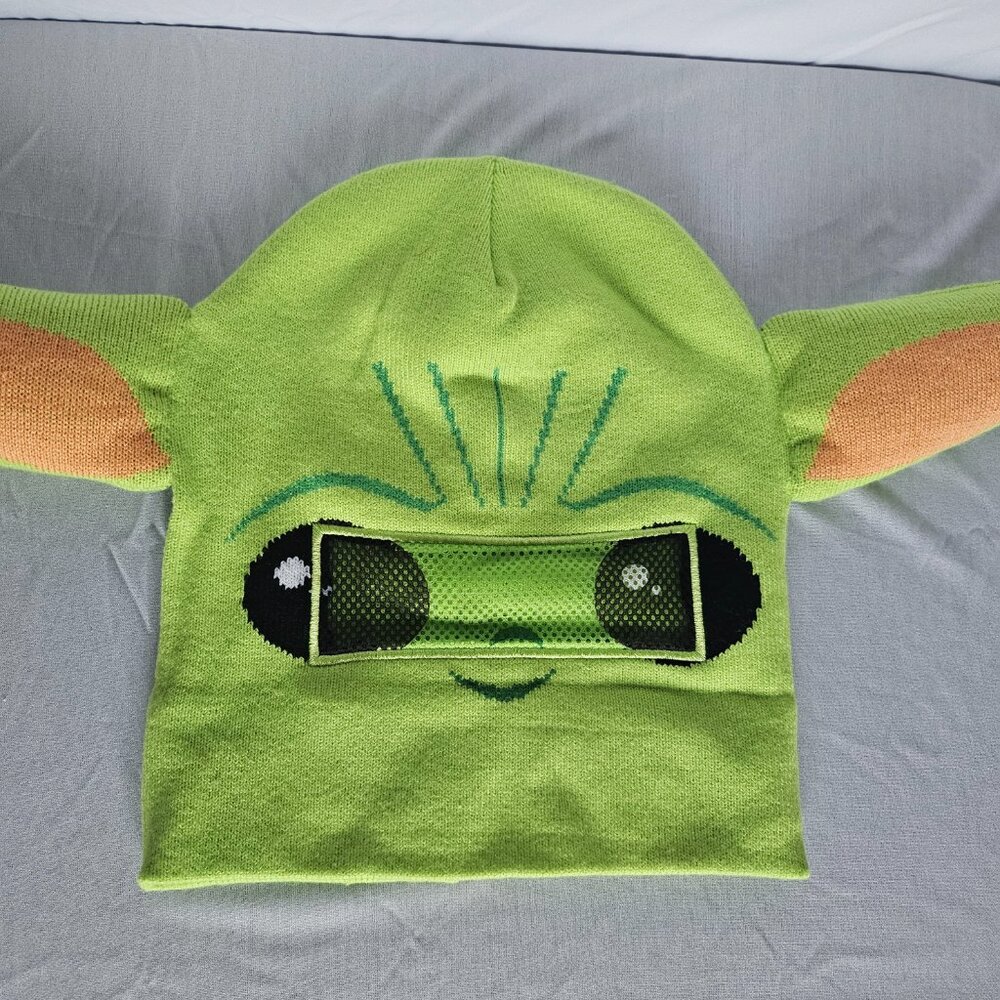 STAR WARS Beanie with See-through Eye Mesh Screen, Baby Yoda / Grogu Mandalorian